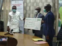 Lutte contre COVID-19: Don du groupe ”L’Africaine des Assurances” au gouvernement